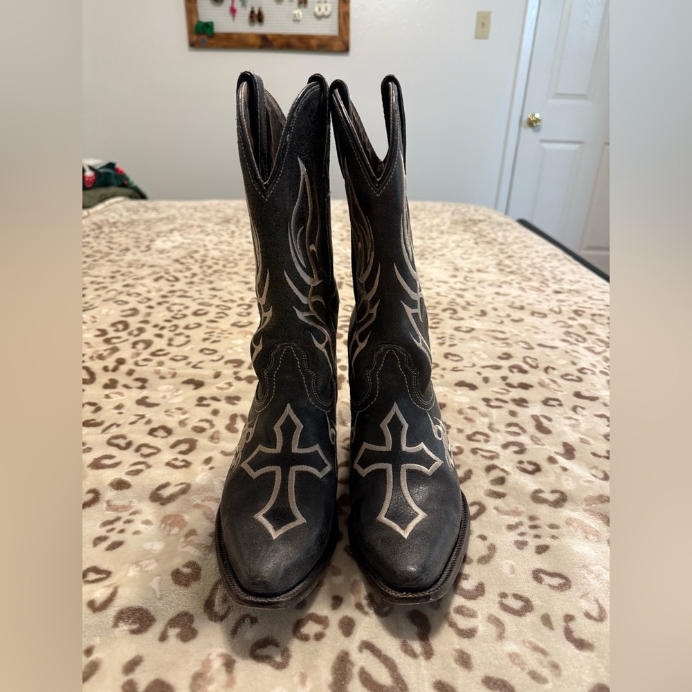 Justin's Black Western Cowboy Boots with Cross Design